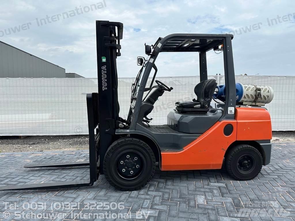 Toyota 02-8FGJF35 Nestekaasutrukit