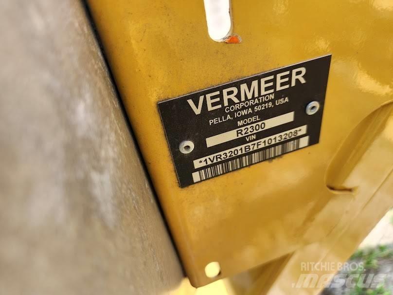 Vermeer R2300 Pöyhimet ja haravat