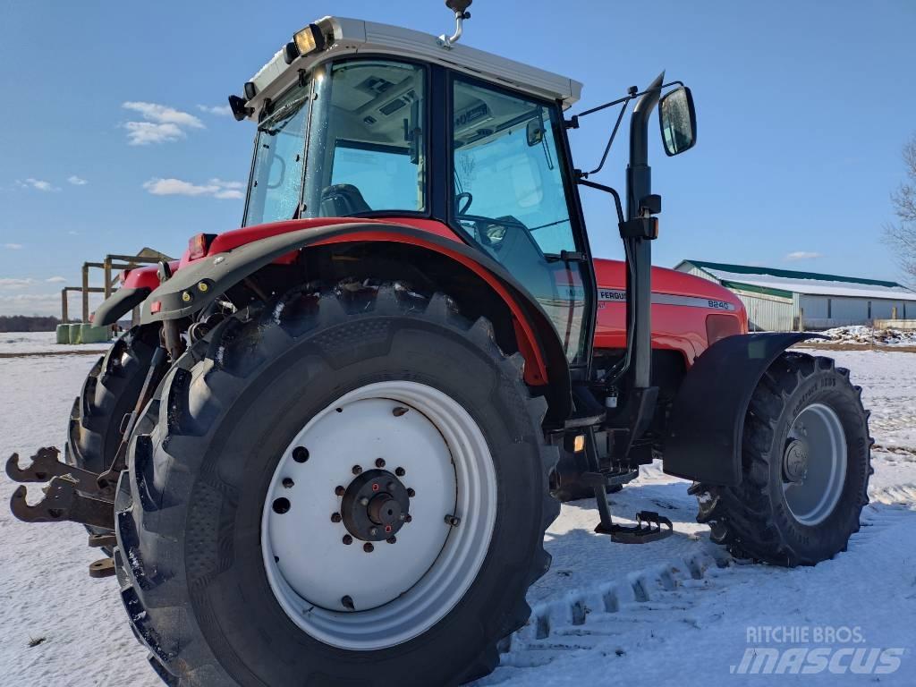  MasseyFergyson 8240 Traktorit