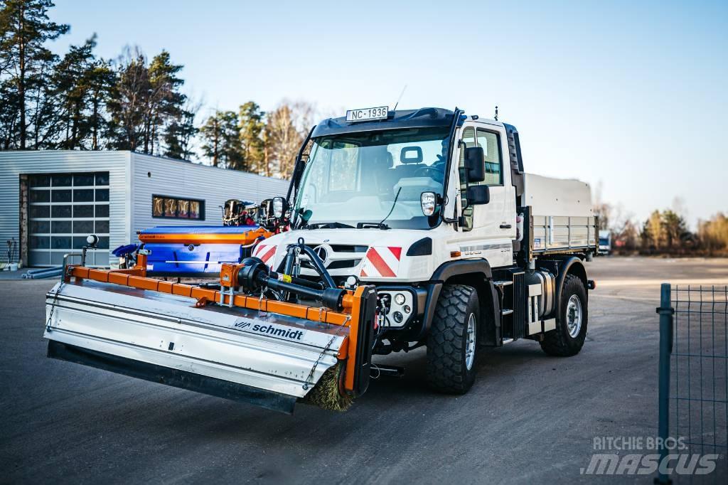 Unimog U 318 Lakaisuautot