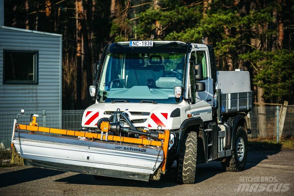Unimog U 318 Lakaisuautot