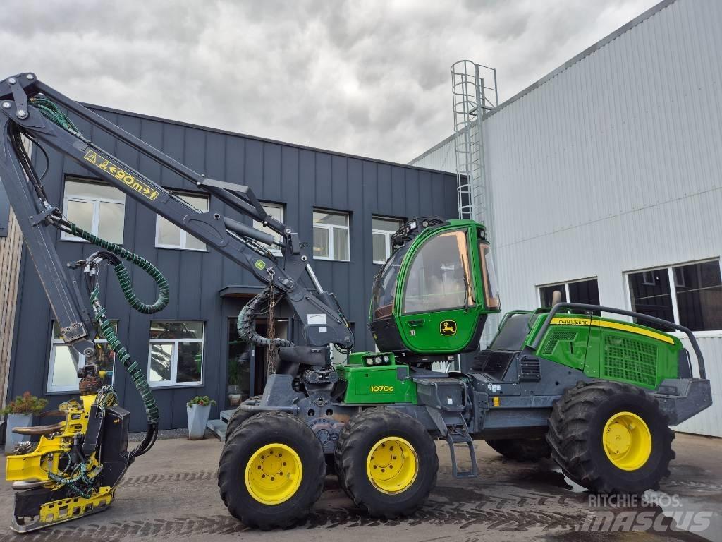 John Deere 1070 G Harvesterit