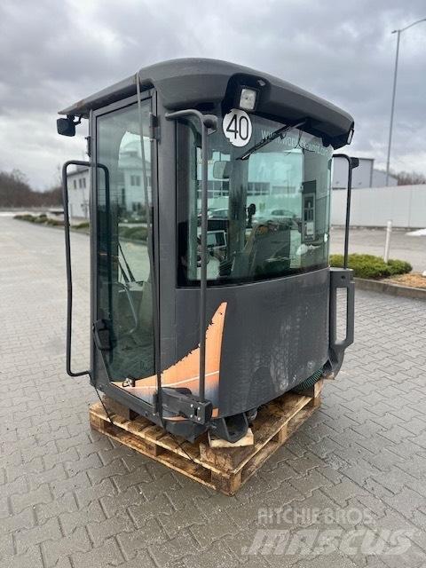 CASE 721 F USED CAB Ohjaamo ja sisusta