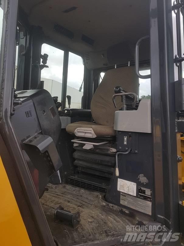 Komatsu D 51 EX-22 Telaketjupuskutraktorit