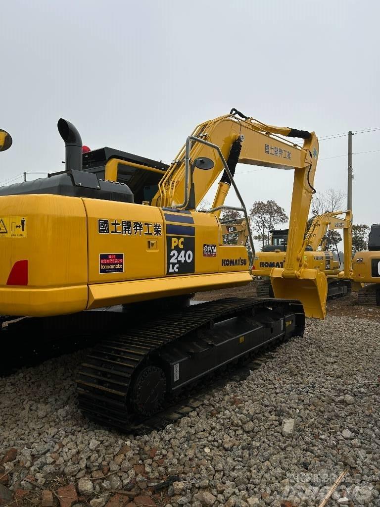 Komatsu 240-8 Telakaivukoneet