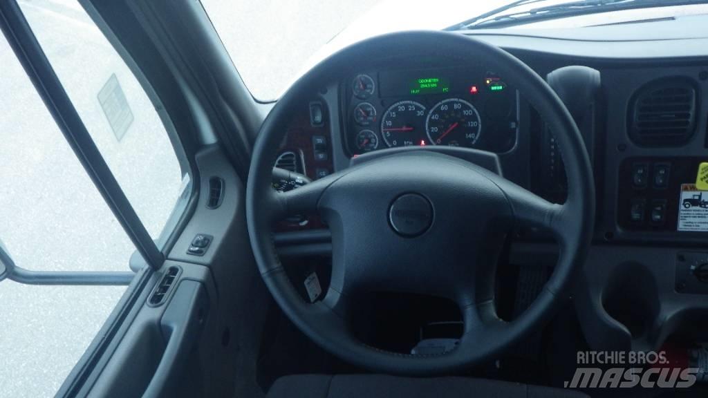Freightliner M2 106 Kuorma-autoalustat