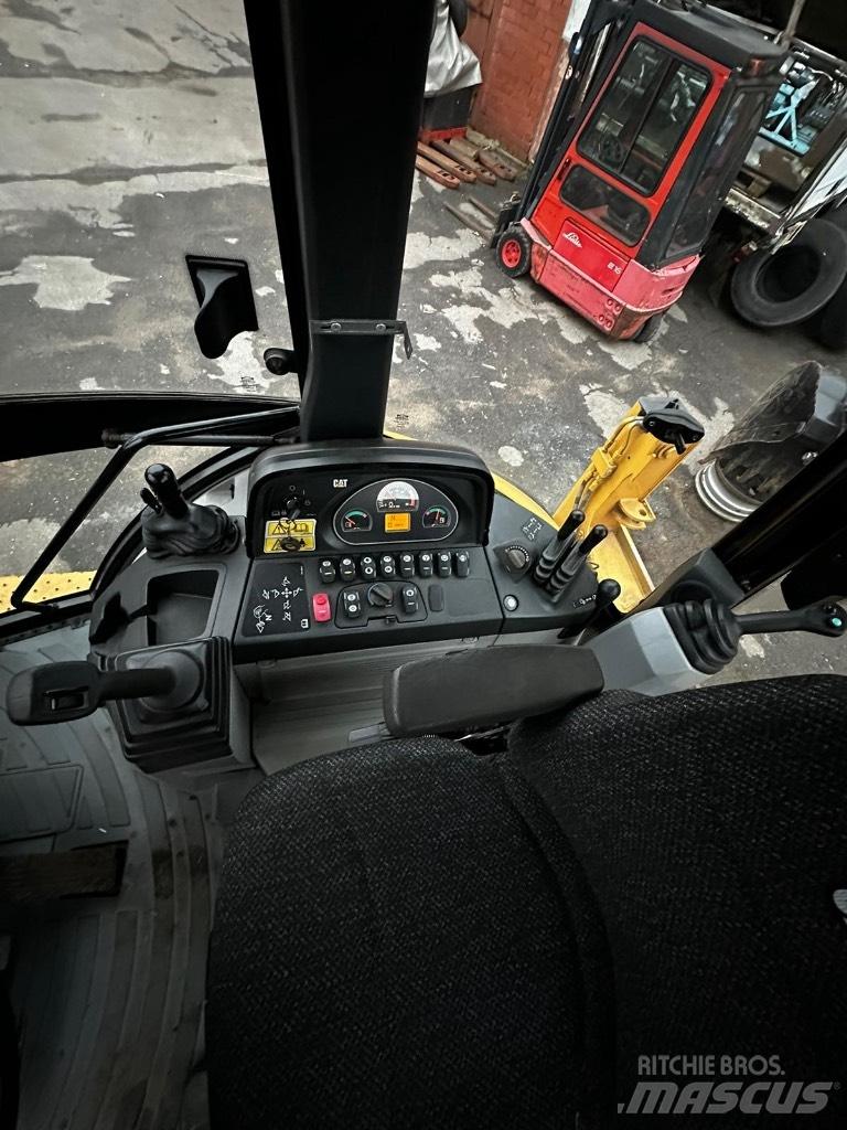 CAT 444F Kaivurikuormaajat