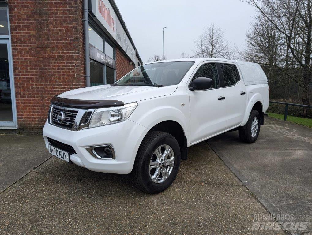Nissan Navara Lava-autot