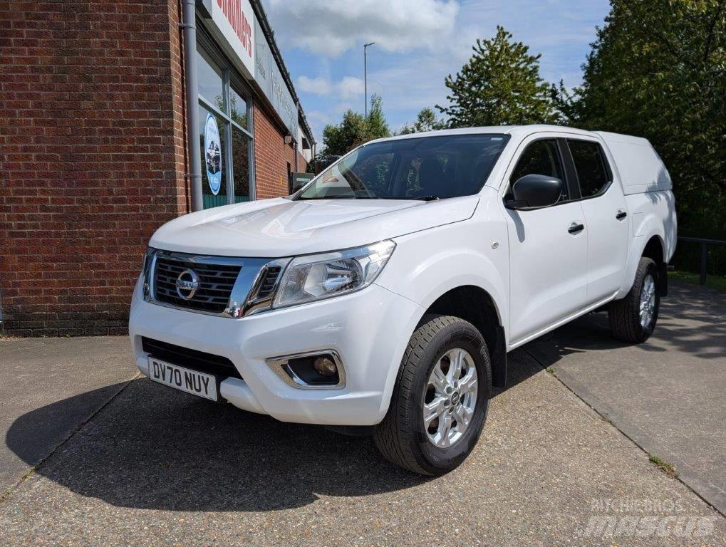 Nissan Navara Lava-autot