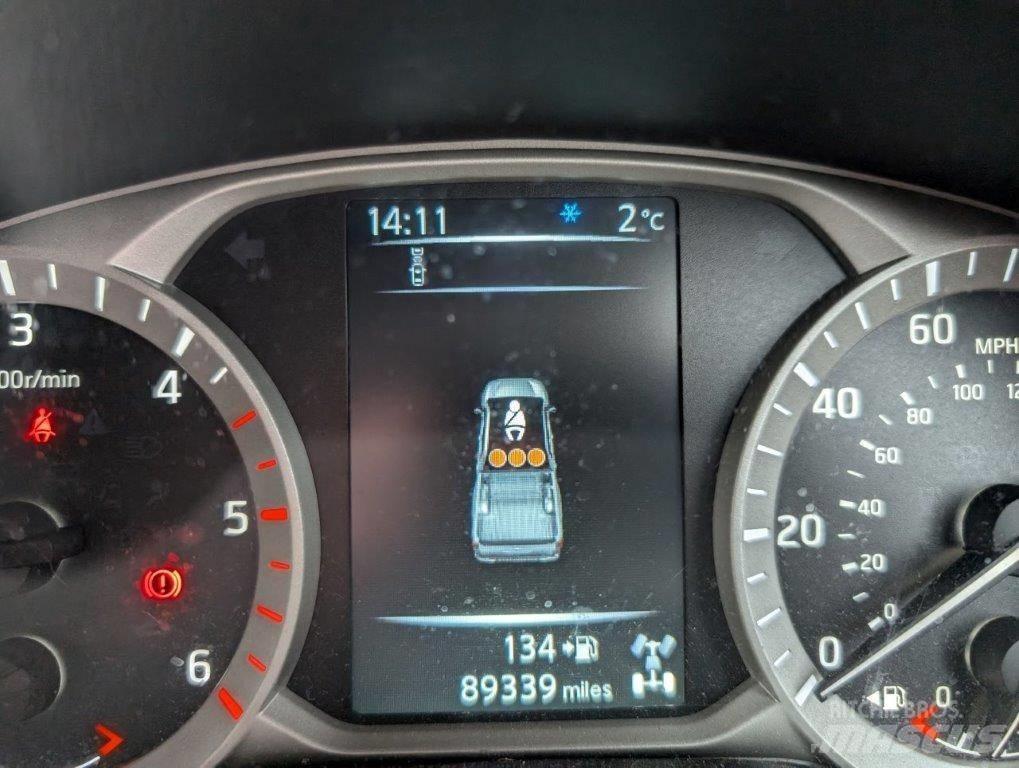 Nissan Navara Lava-autot