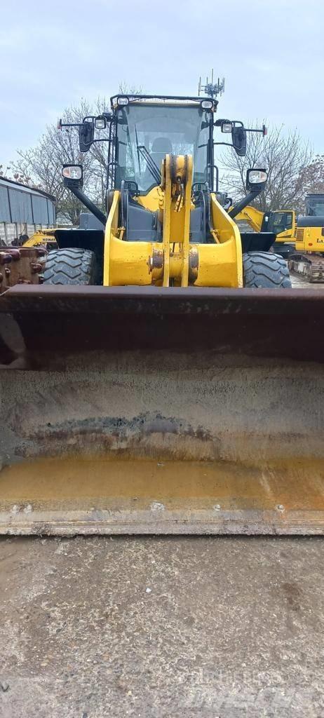 Komatsu WA 320 Pyöräkuormaajat