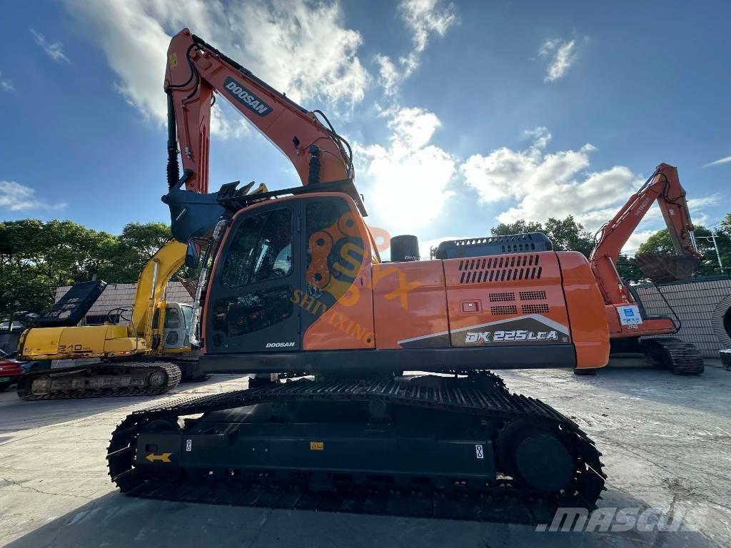 Doosan DX 225 LCA Telakaivukoneet