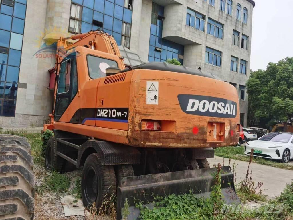 Doosan DH 210 W-7 Pyöräkaivukoneet