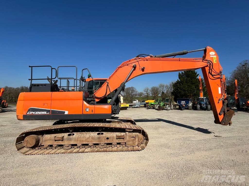 Doosan DX 225 Telakaivukoneet