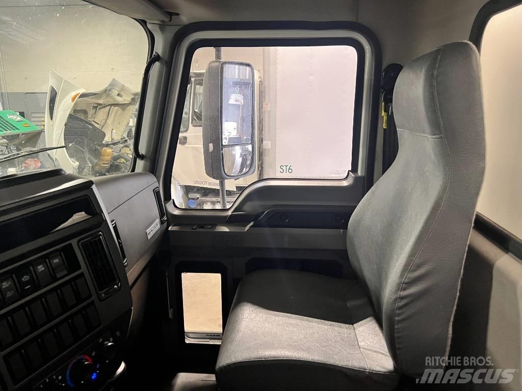 Mack MD 6 Umpikorikuorma-autot