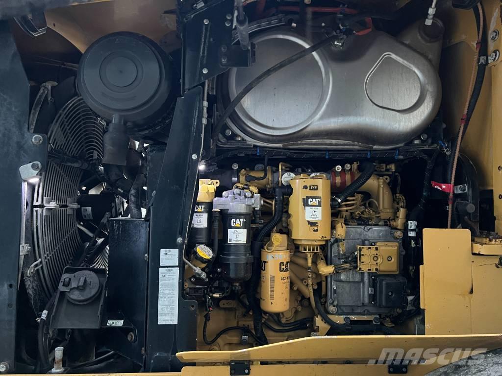 CAT 930M Pyöräkuormaajat