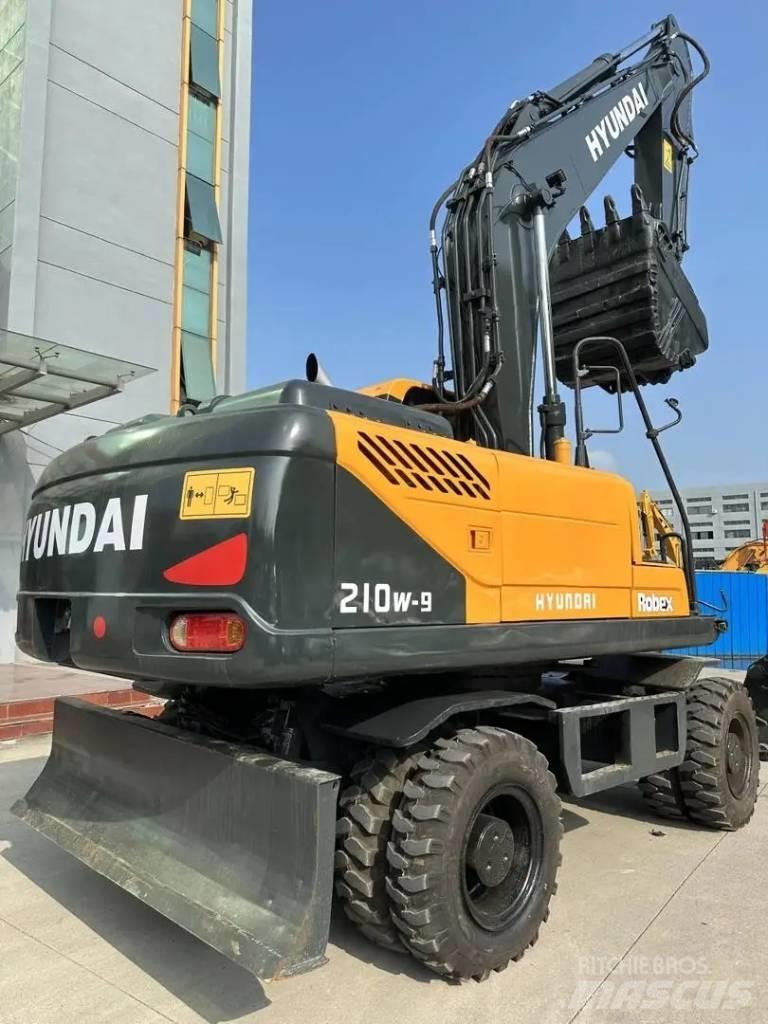 Hyundai R210W-9 Pyöräkaivukoneet