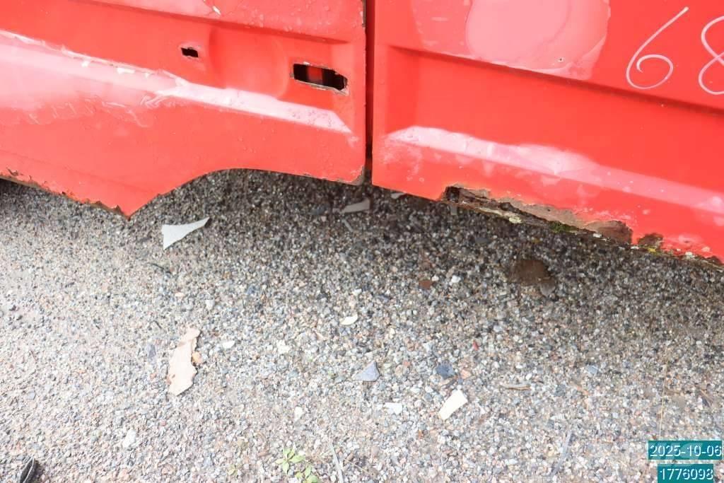 Scania P 82 M Ohjaamot ja sisustat