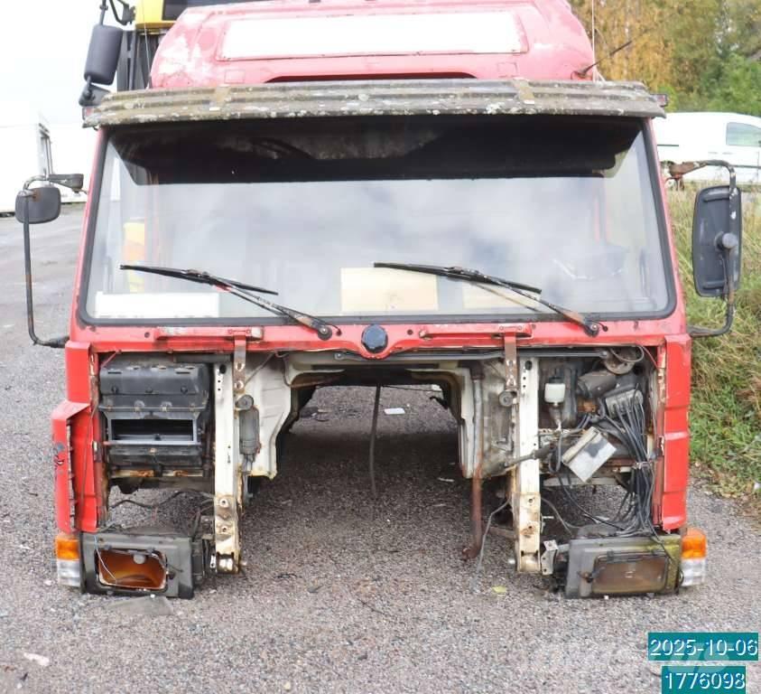 Scania P 82 M Ohjaamot ja sisustat