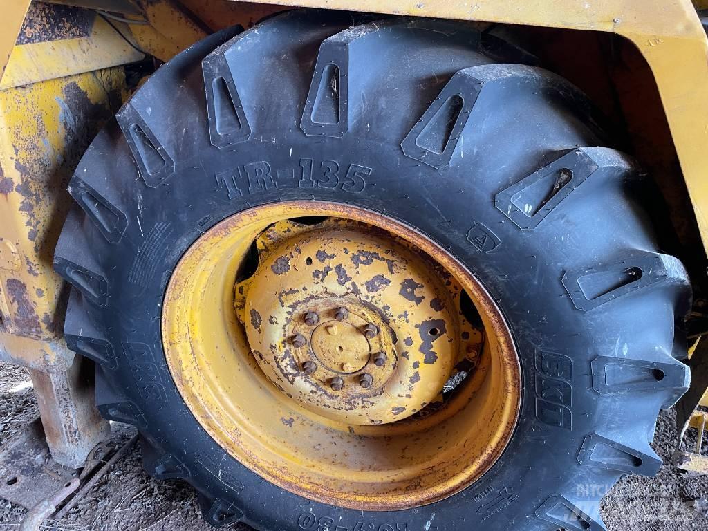 Massey Ferguson 50 B Kaivurikuormaajat