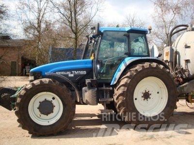 New Holland TM 165 Traktorit
