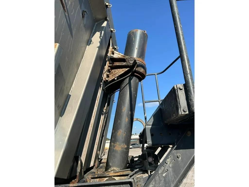 Schwarzmüller HKS 2 Sora- ja kippiperävaunut