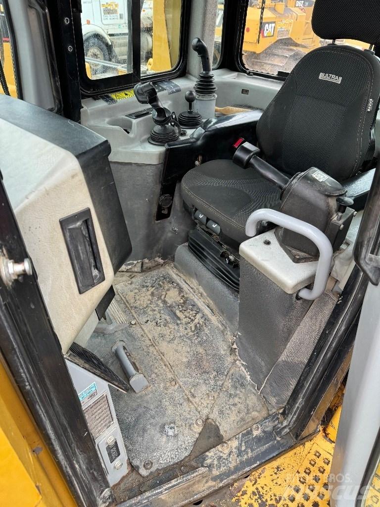 CAT D 6 T XW Telaketjupuskutraktorit