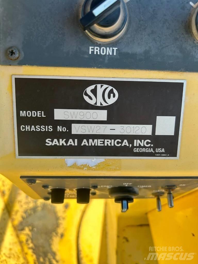 Sakai SW 900 Kumipyöräjyrät