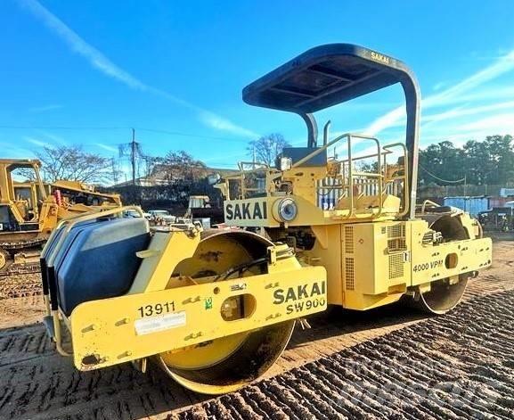 Sakai SW 900 Kumipyöräjyrät