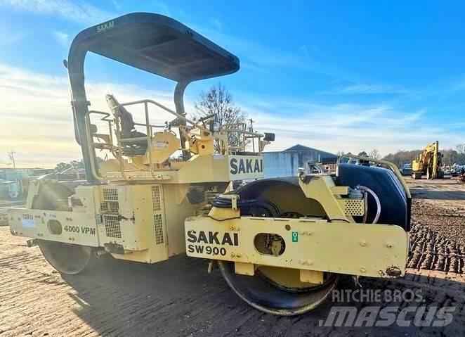 Sakai SW 900 Kumipyöräjyrät