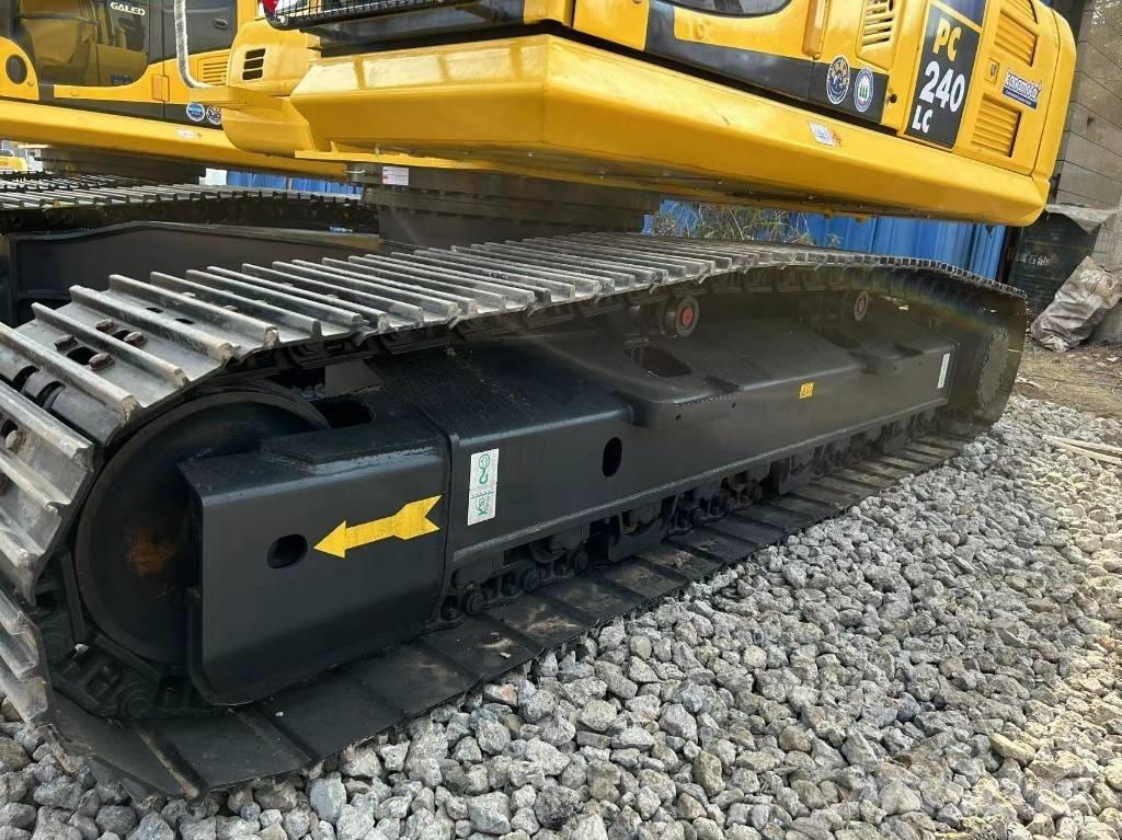 Komatsu 240-8 Telakaivukoneet