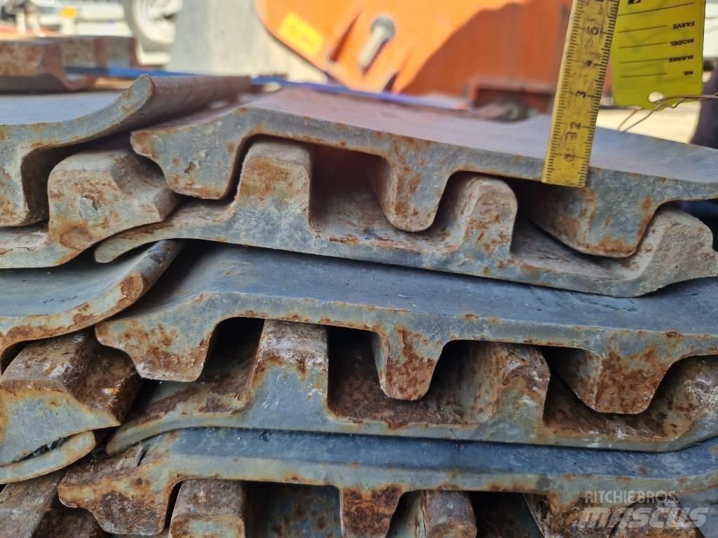 Volvo EC 200 Ketjut, telat ja alustat