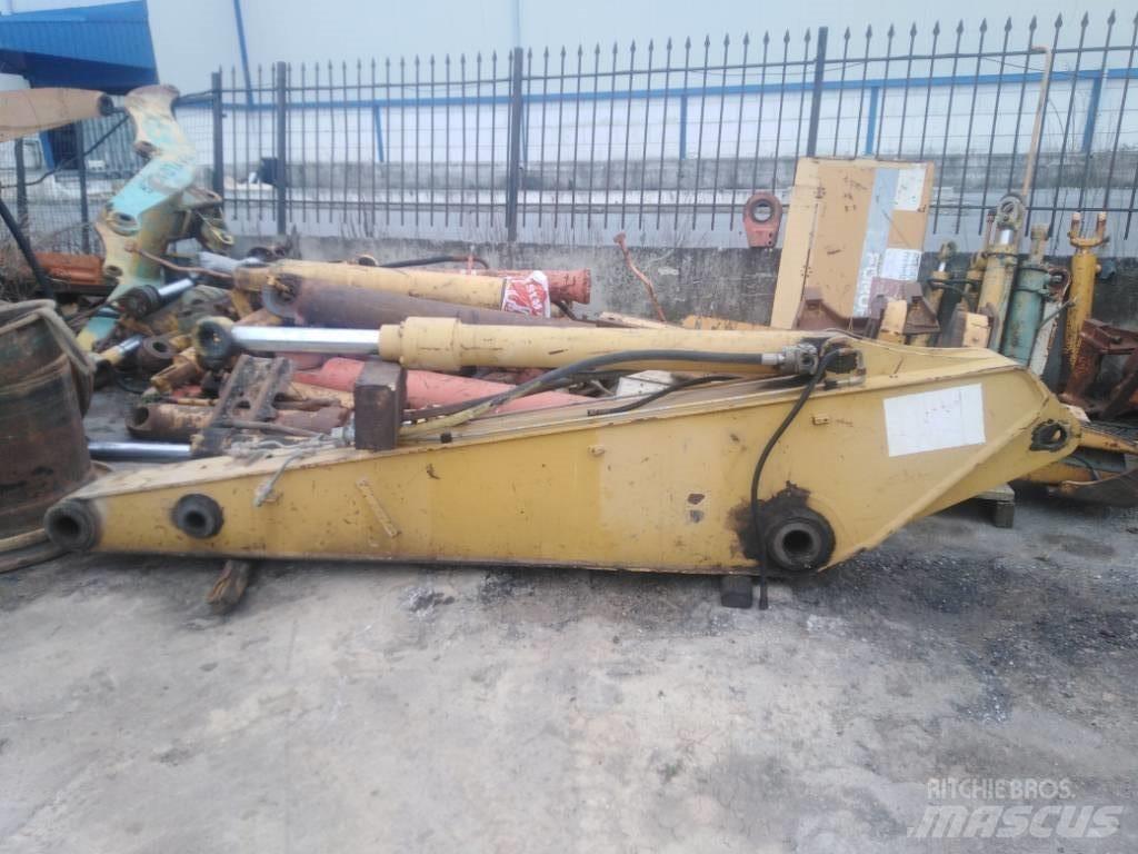 CAT M 318 Alusta ja jousitus