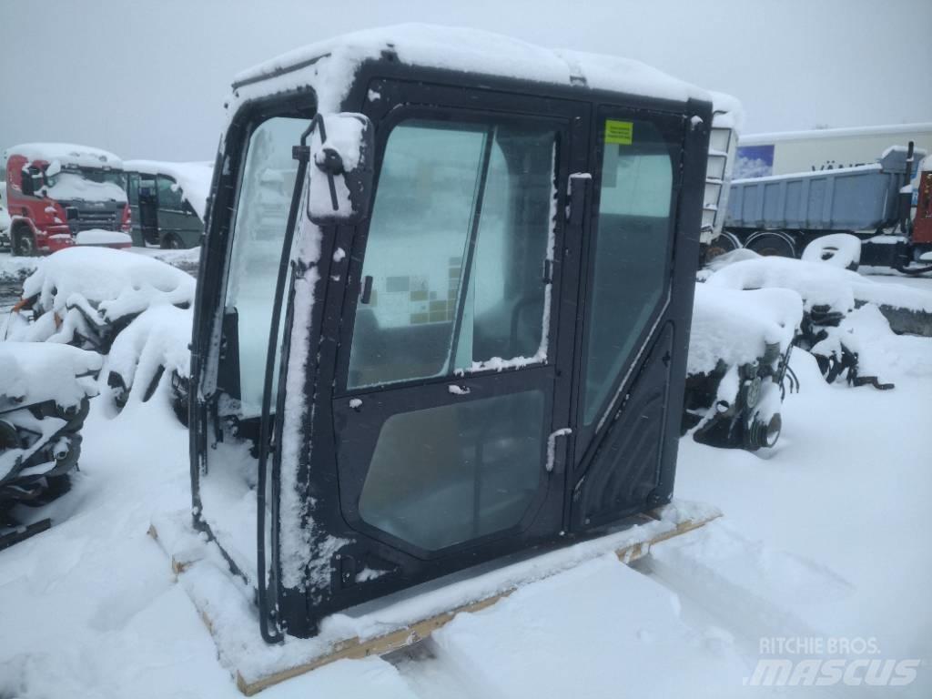 Volvo BM 325FL Cabin Ohjaamo ja sisusta