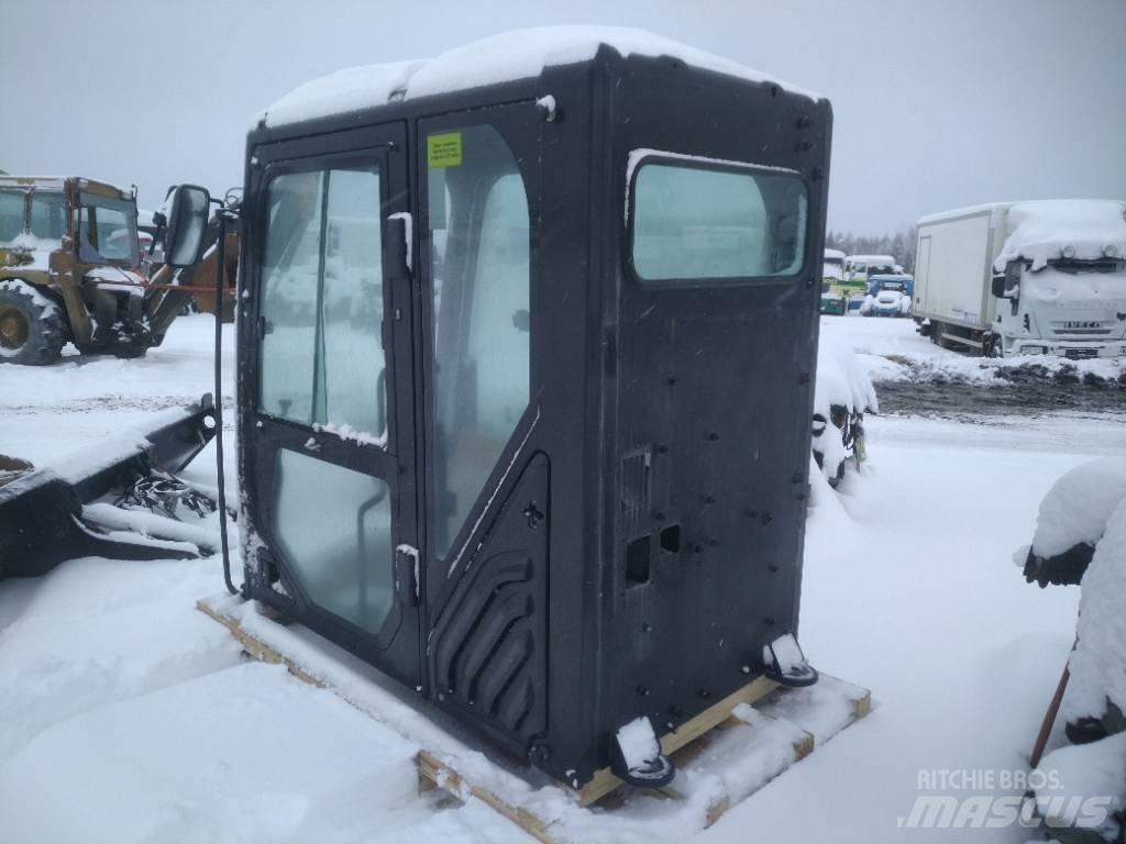 Volvo BM 325FL Cabin Ohjaamo ja sisusta