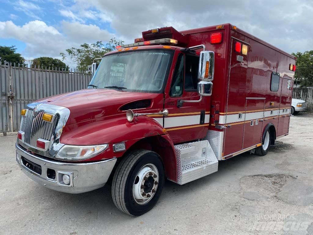 International 4300 Ambulanssit