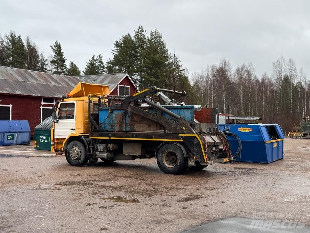 Scania P 82 H Nostovarsi-vaihtolavakuorma-autot