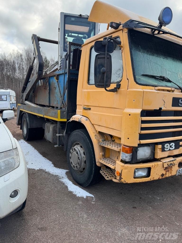 Scania P 82 H Nostovarsi-vaihtolavakuorma-autot