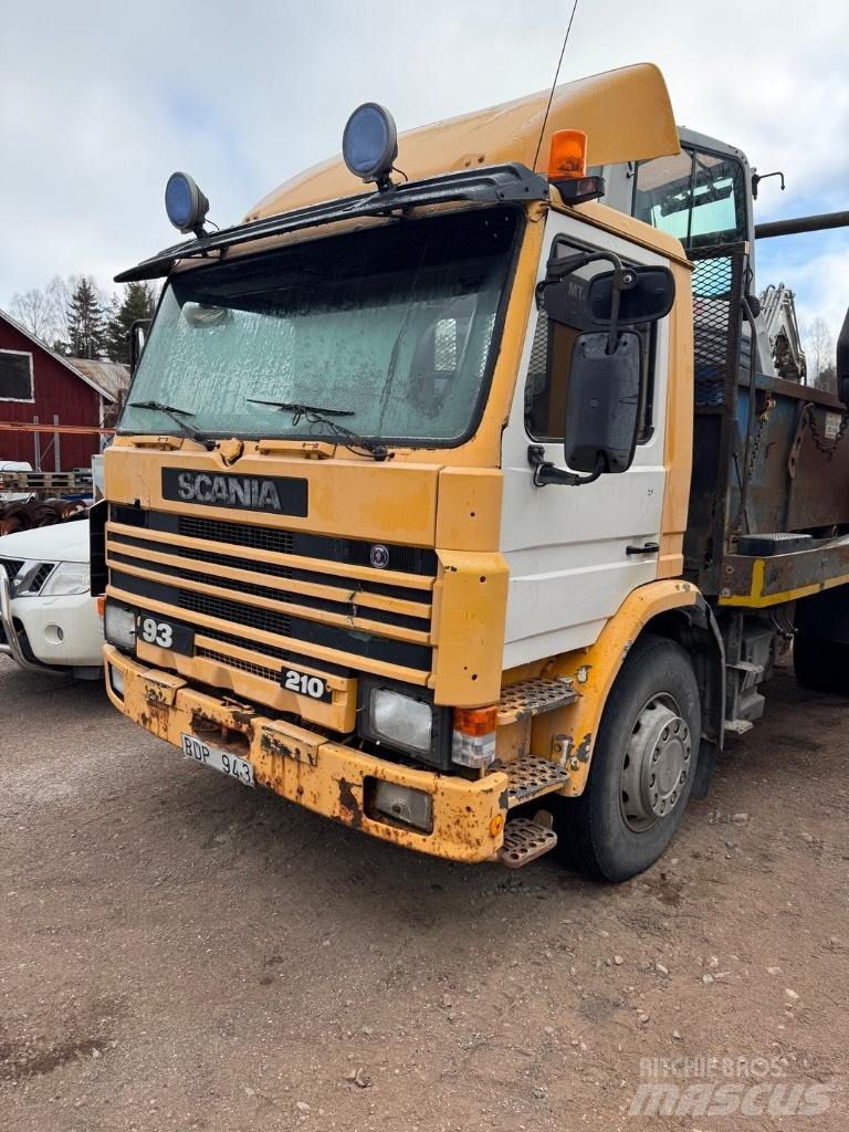 Scania P 82 H Nostovarsi-vaihtolavakuorma-autot