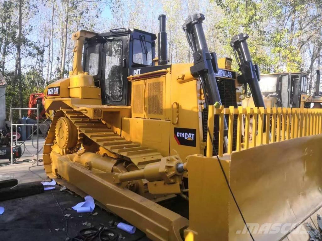 CAT D7H Telaketjupuskutraktorit