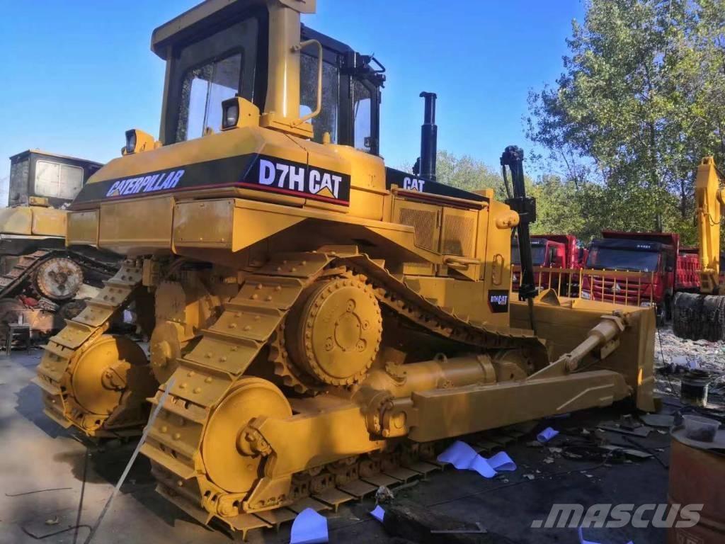 CAT D7H Telaketjupuskutraktorit