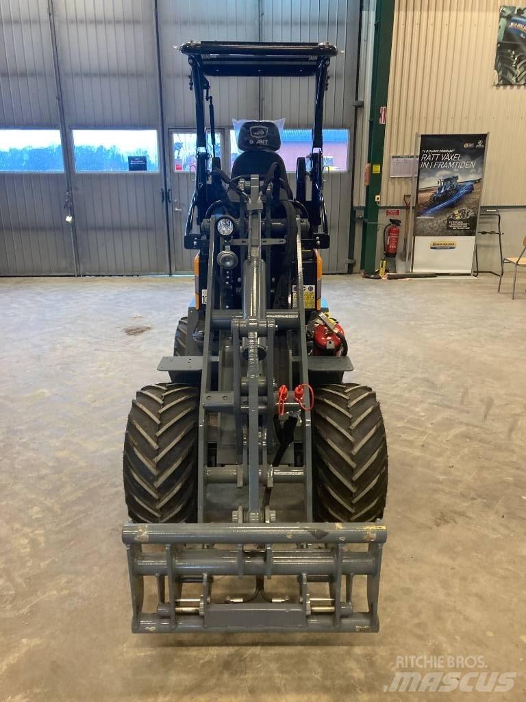 GiANT G1500 Pienkuormaajat