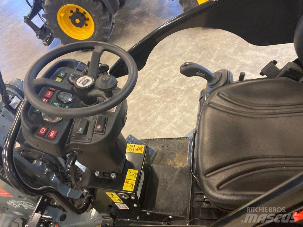 GiANT G1500 Pienkuormaajat