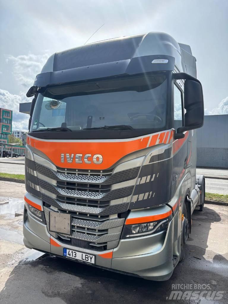 Iveco S-Way 460 LNG Vetopöytäautot