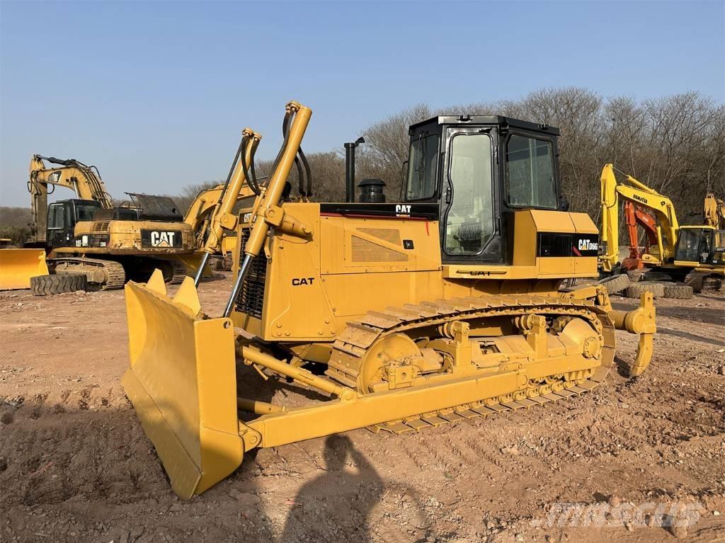 CAT D6G Telaketjupuskutraktorit