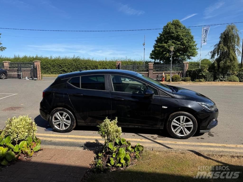 Vauxhall Astra Henkilöautot