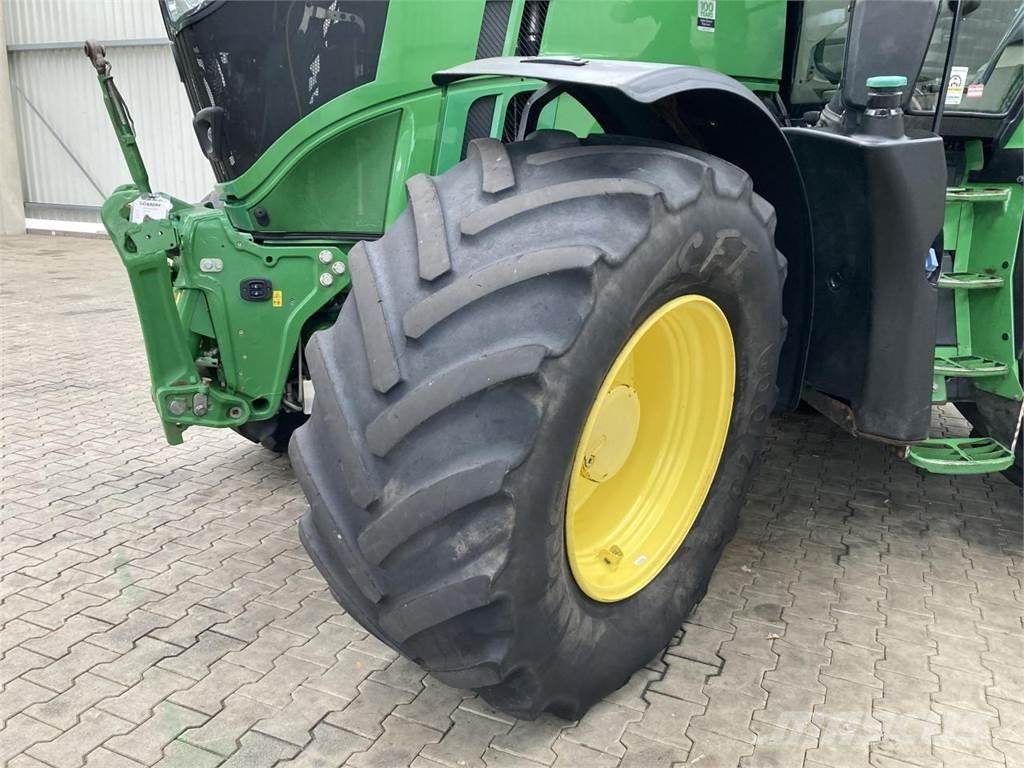 John Deere 6230R Traktorit