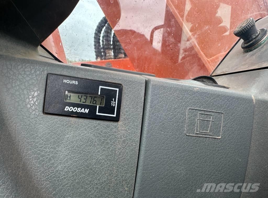 Doosan DX 140 LCR-3 Telakaivukoneet
