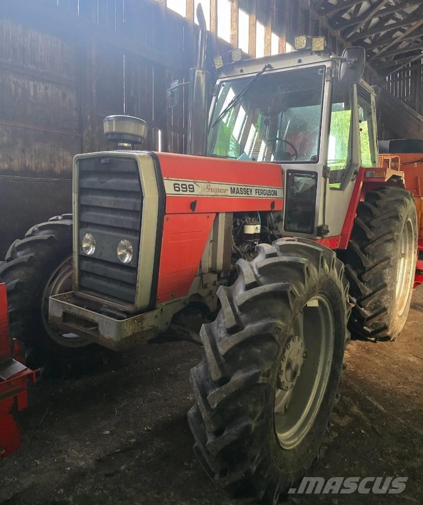 Massey Ferguson 699 Traktorit