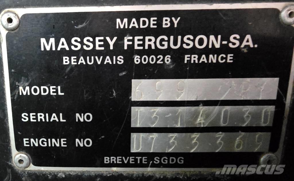 Massey Ferguson 699 Traktorit